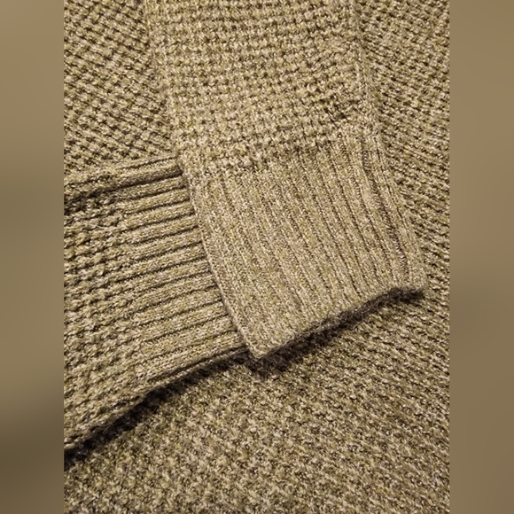Waffle Knit Olive Green Sweater Sz L - Picture 2 of 4